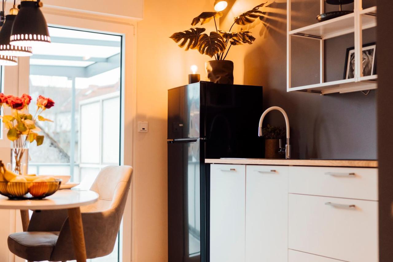 Stay At Smilla - Boutique Apartments Mit Kuche - Parken - Klima - Netflix - Waschmaschine Wiesbaden Exterior photo